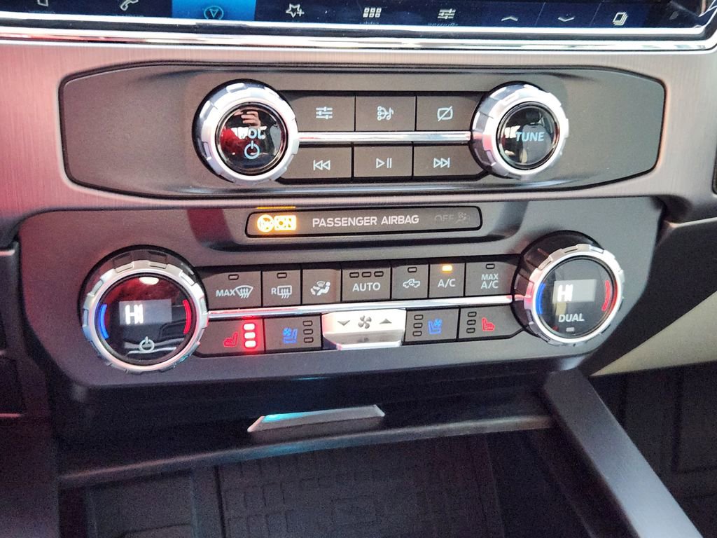 Used 2022 Ford F350 Limited image 21