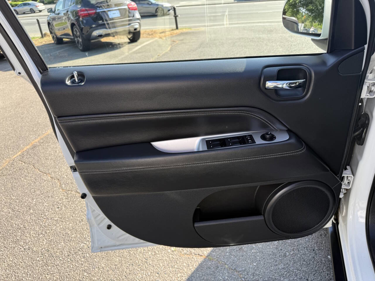 Used 2017 Jeep Compass High Altitude AWD/4WD image 23