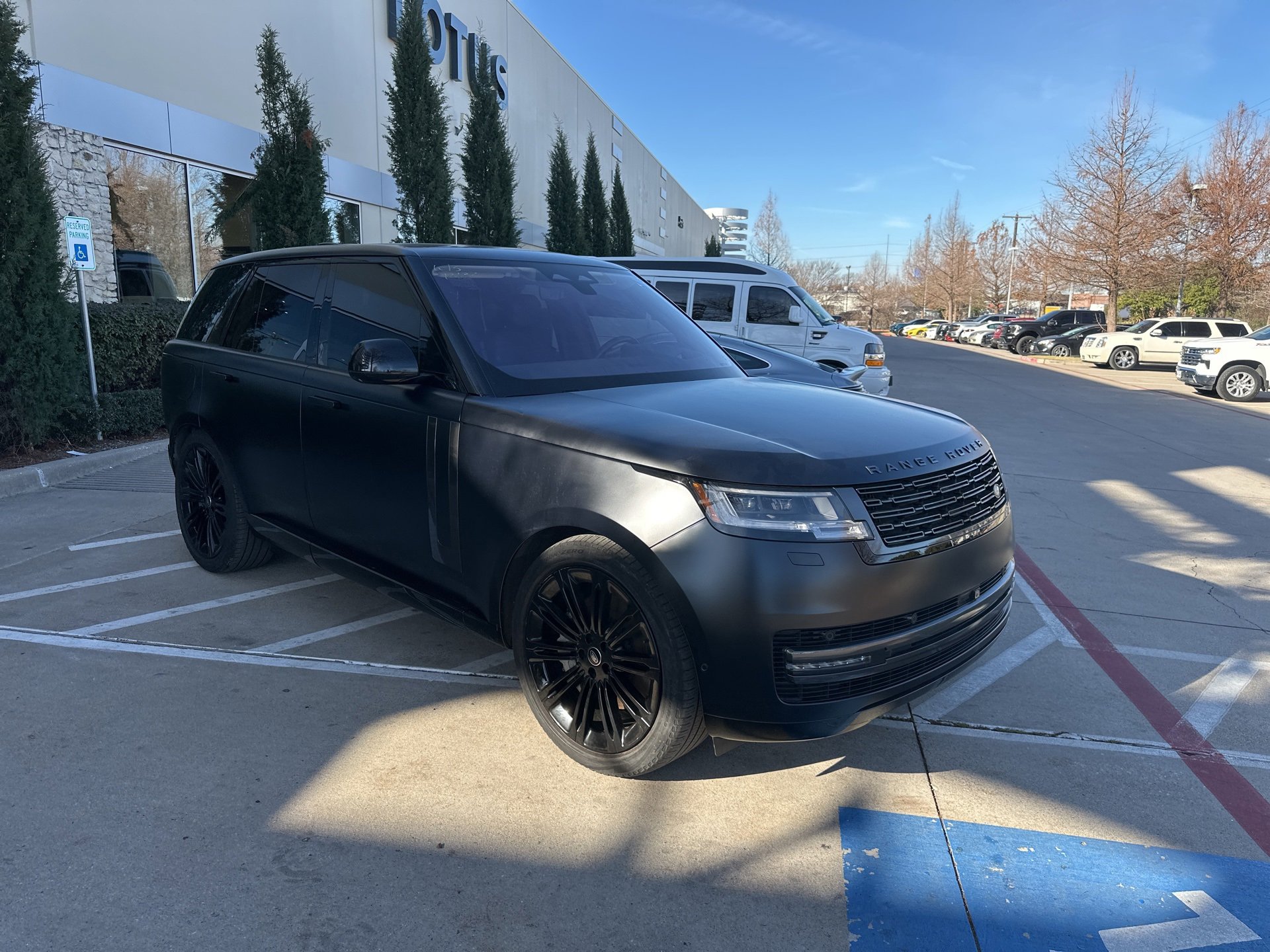 Used 2023 Land Rover Range Rover SE image 3