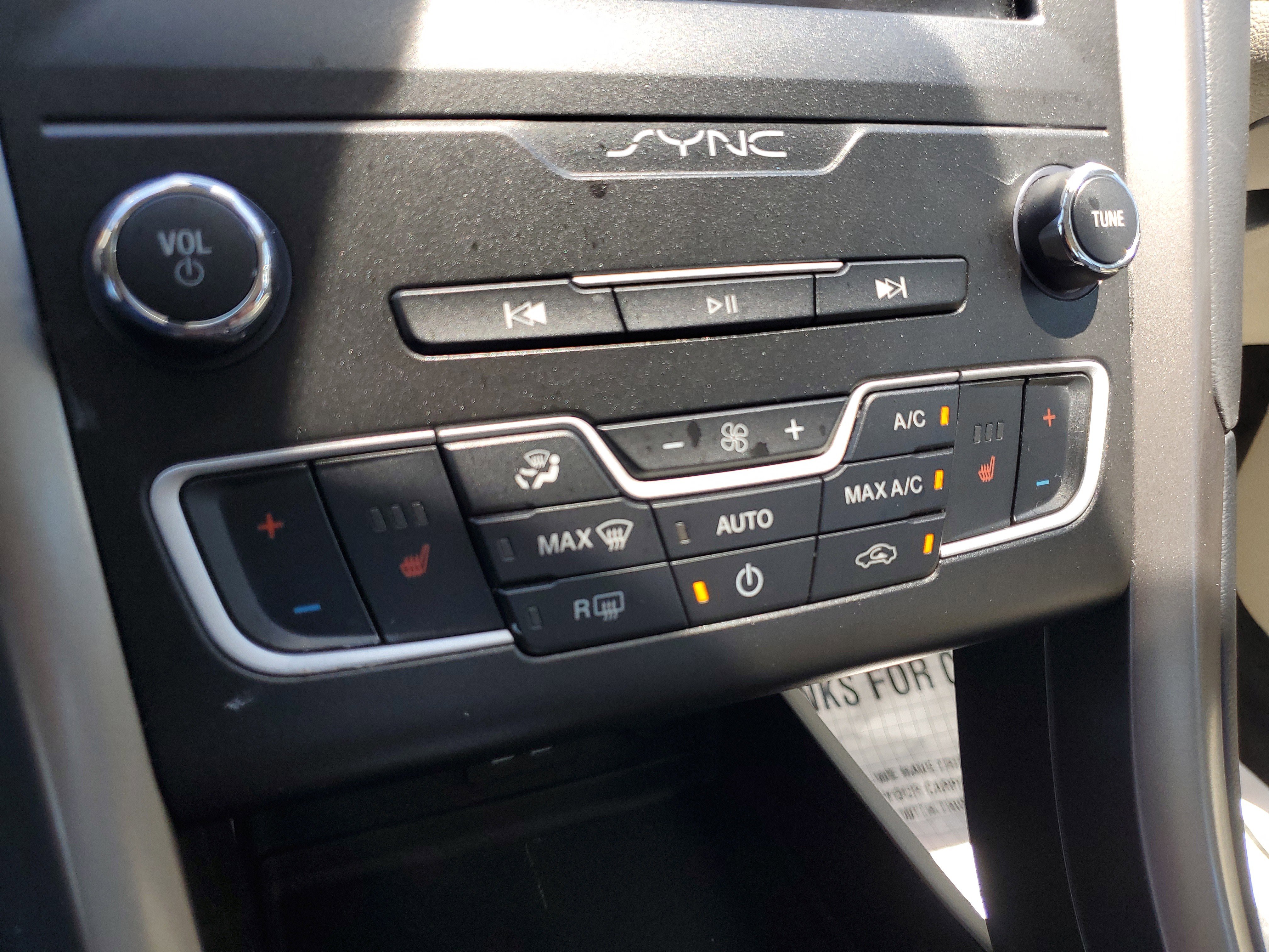 Used 2020 Ford Fusion SEL image 21