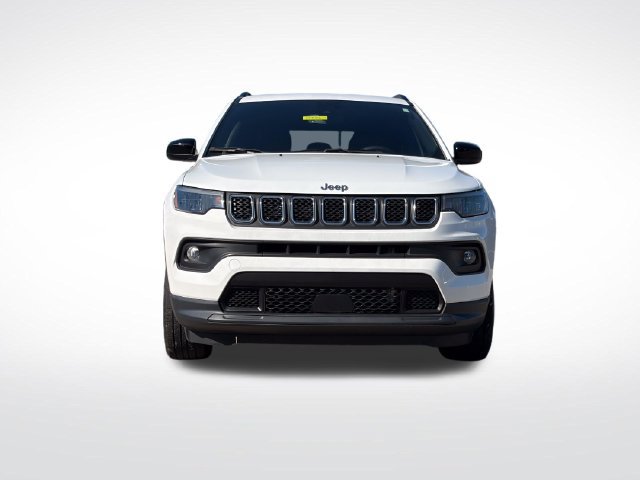 Used 2023 Jeep Compass Latitude AWD/4WD image 2