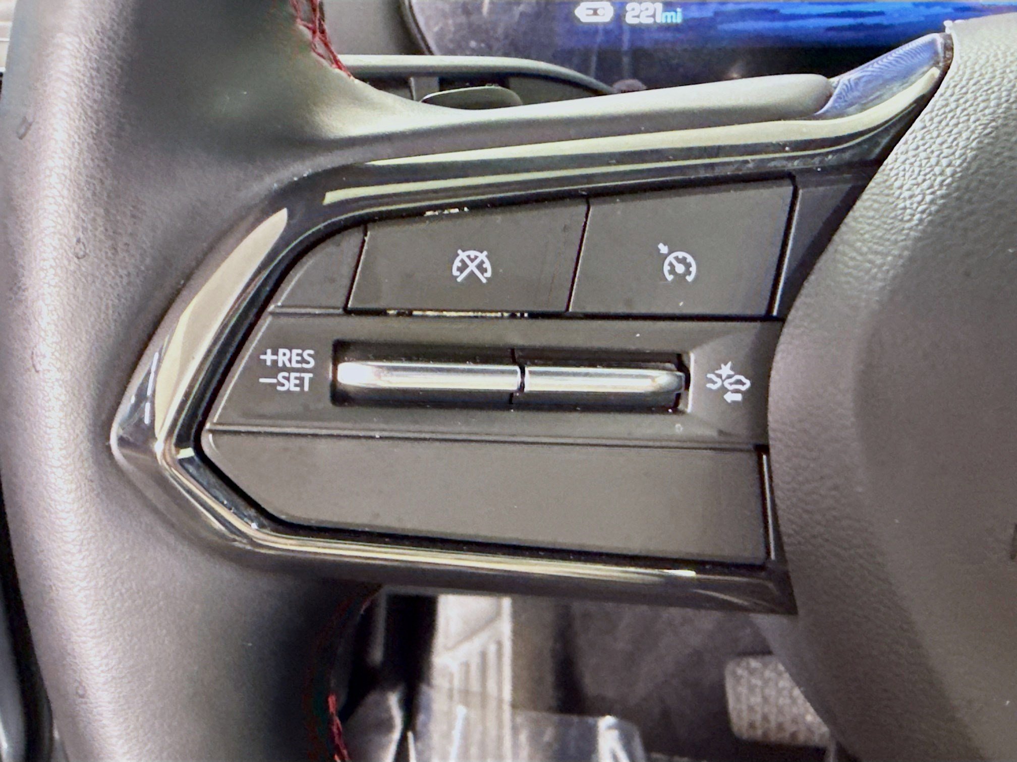 Used 2025 Chevrolet Equinox EV RS w/ Convenience Package II image 14