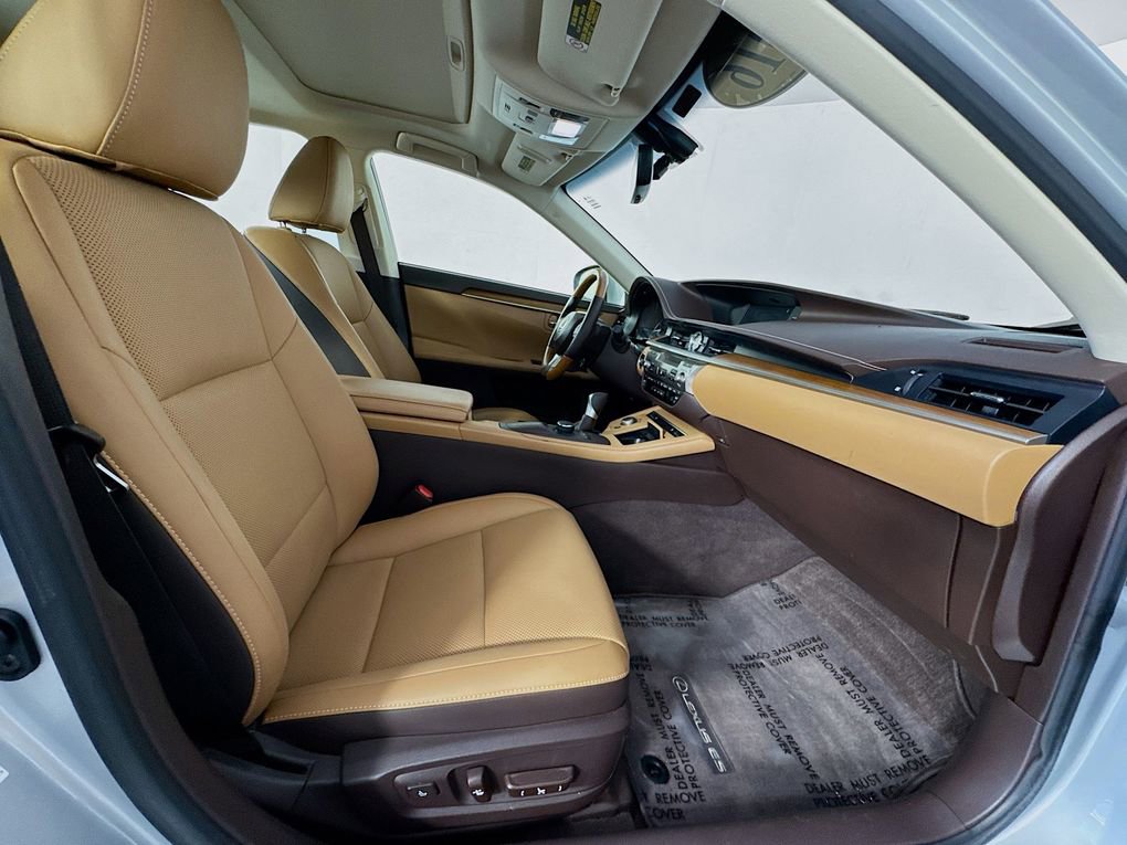 Used 2016 Lexus ES 350 w/ Premium Package w/Wood Trim FWD image 28