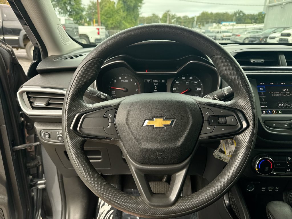 Used 2021 Chevrolet TrailBlazer LS FWD image 16