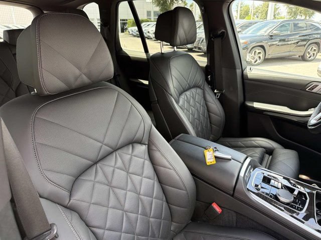 Used 2024 BMW X5 xDrive50e AWD/4WD image 17