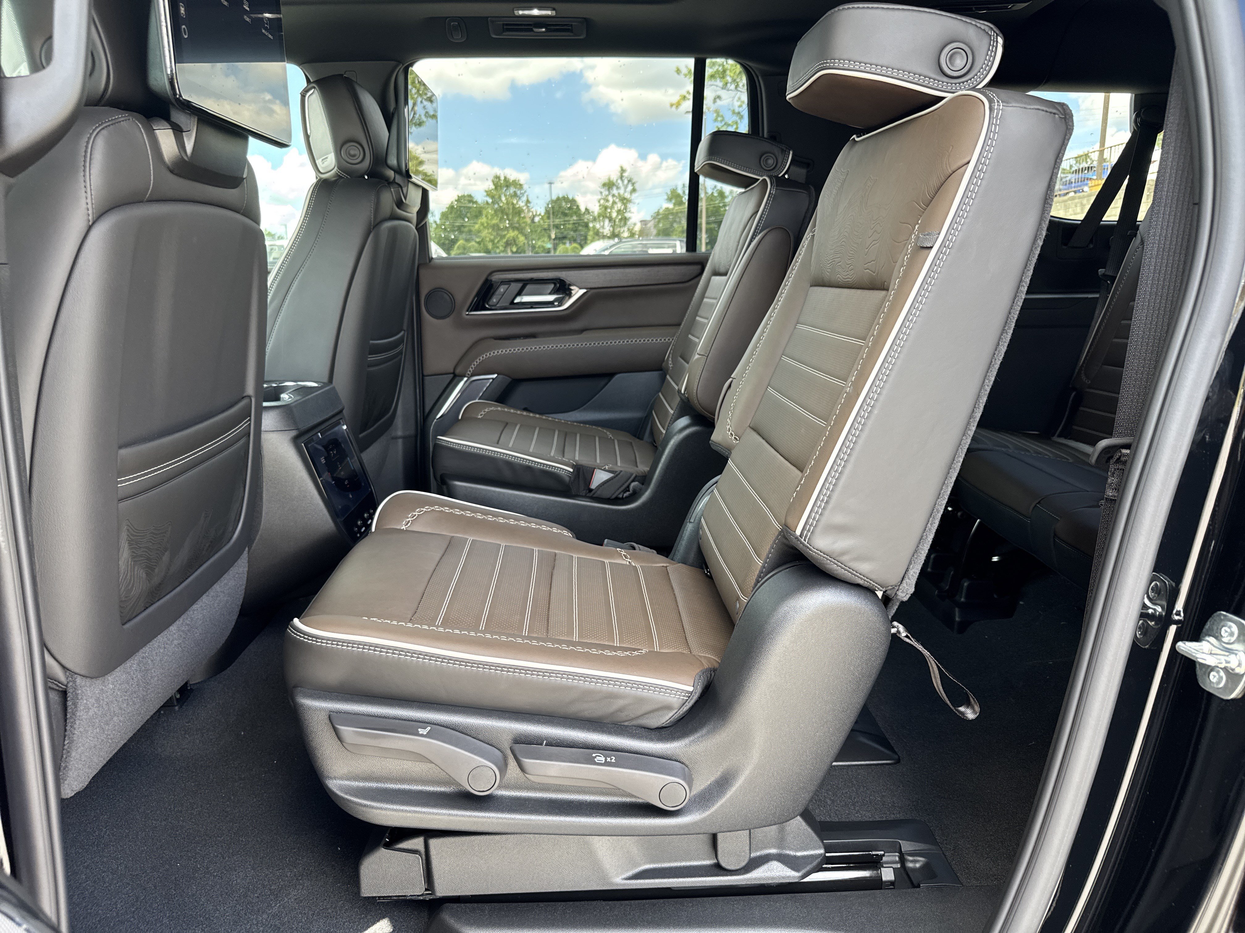 New 2026 GMC Yukon XL Denali Ultimate AWD/4WD image 32