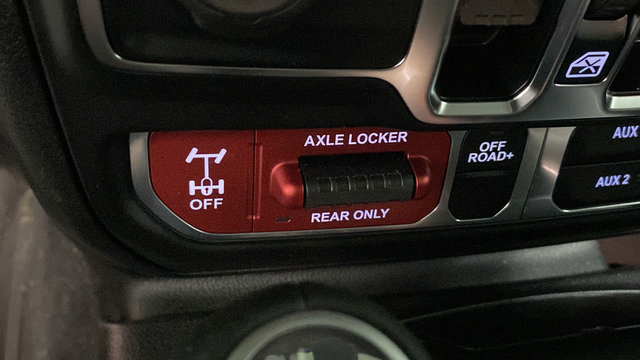 Certified 2025 Jeep Gladiator Mojave AWD/4WD image 33