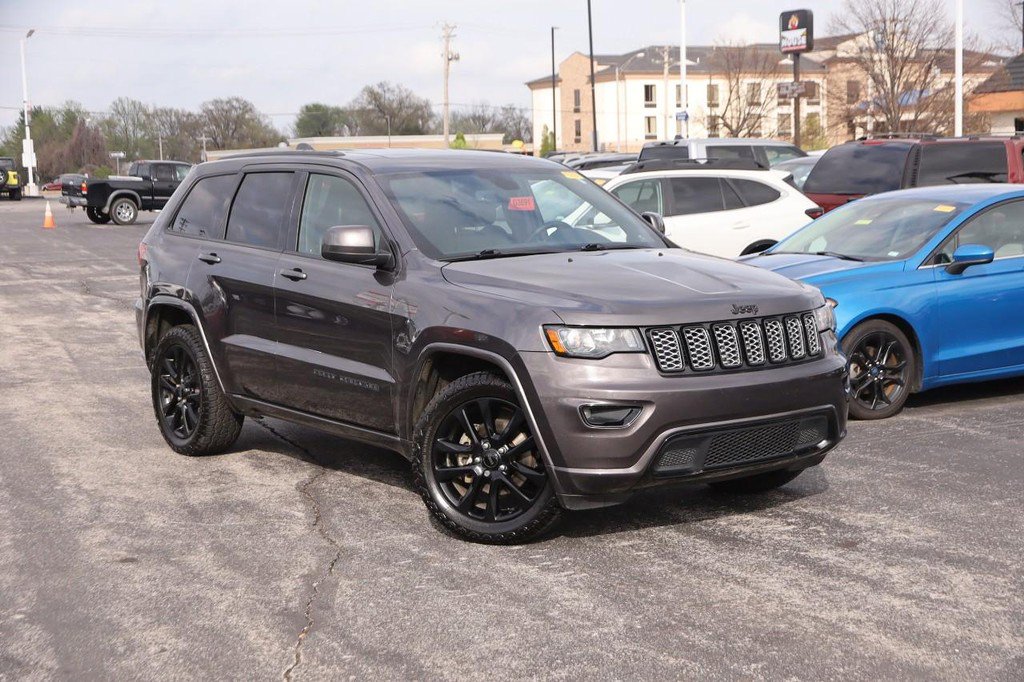 Used 2020 Jeep Grand Cherokee Altitude RWD image 2