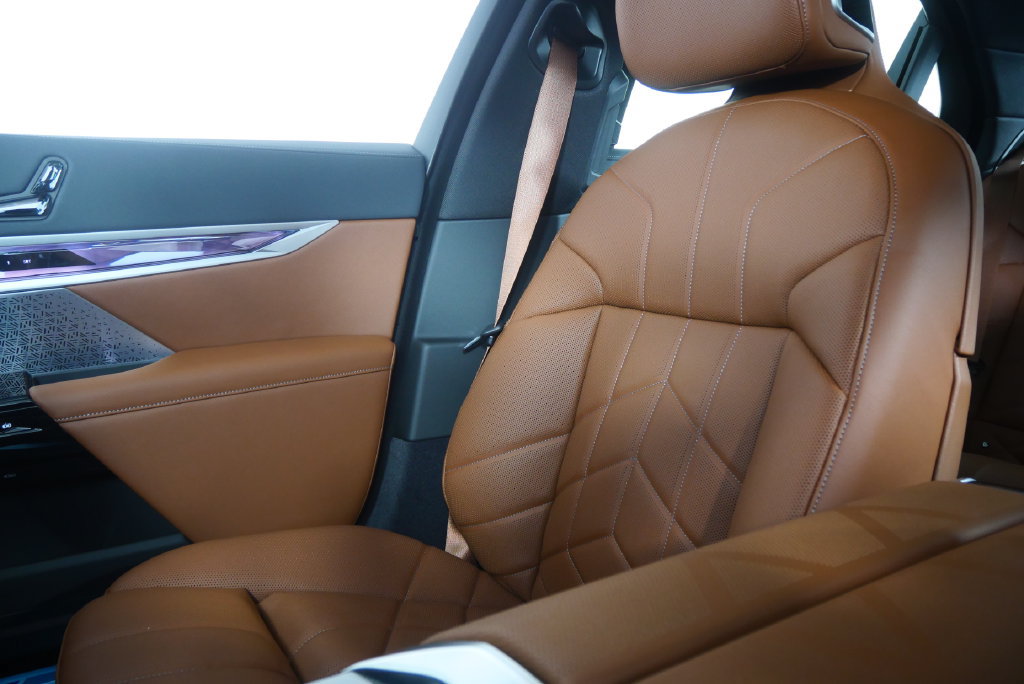 New 2026 BMW 740i w/ Executive Package RWD image 23