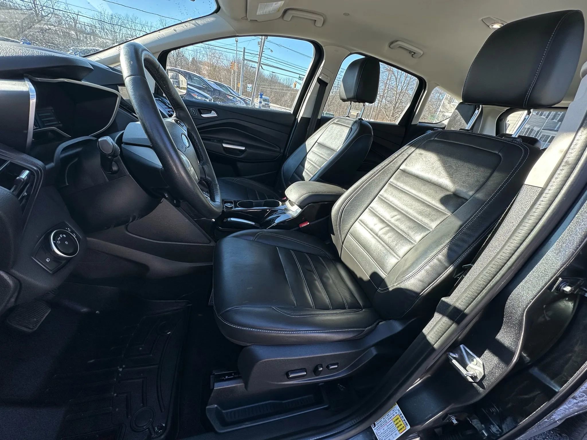 Used 2017 Ford C-MAX Energi Titanium w/ Equipment Group 501A image 13