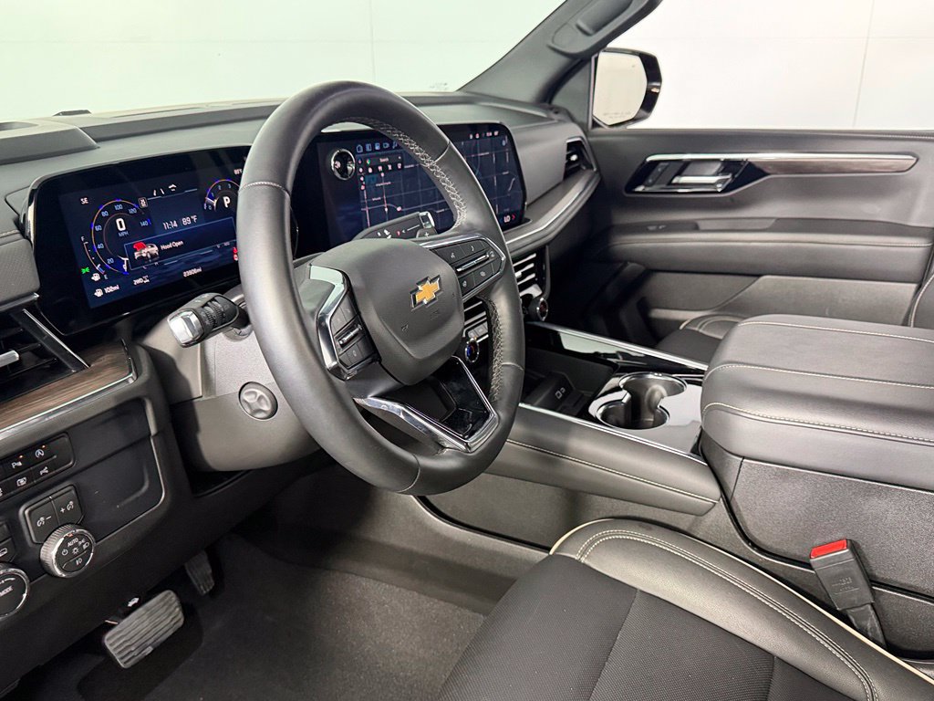 Used 2026 Chevrolet Suburban Premier AWD/4WD image 10