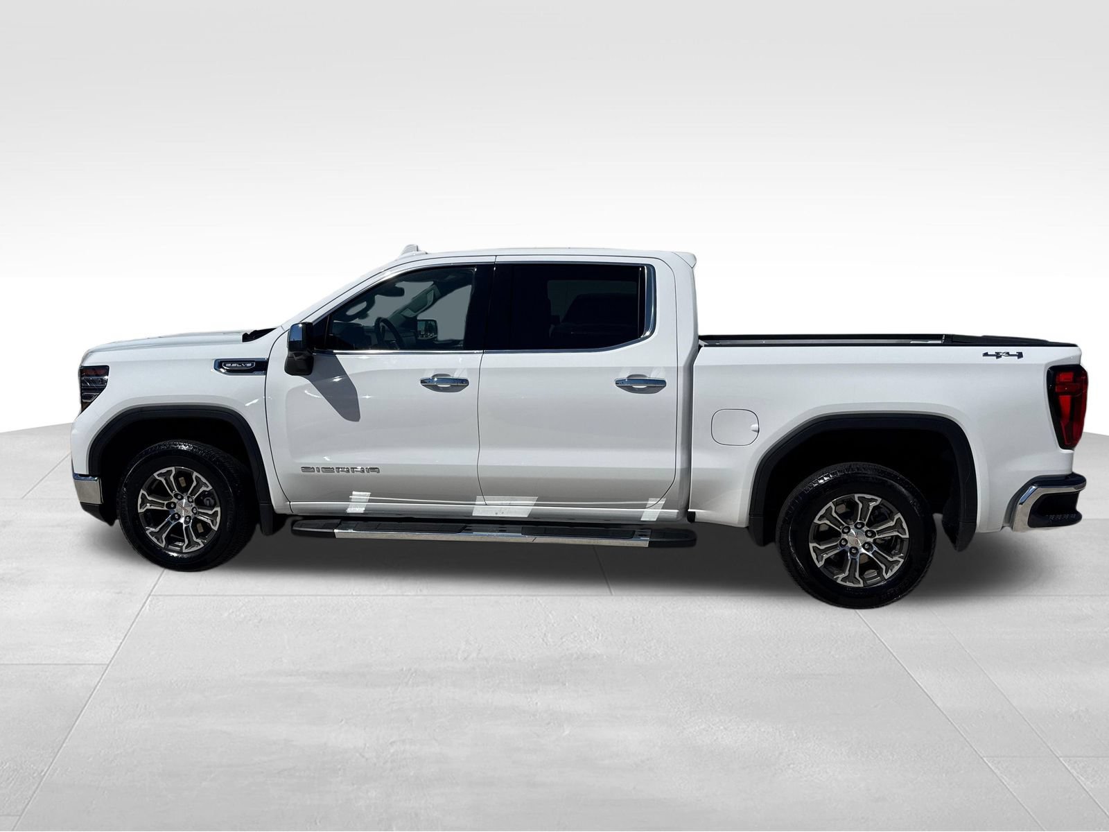 Used 2026 GMC Sierra 1500 SLT AWD/4WD image 16