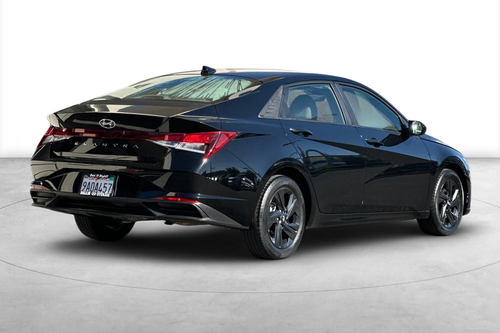 Used 2022 Hyundai Elantra SEL w/ Convenience Package FWD image 6