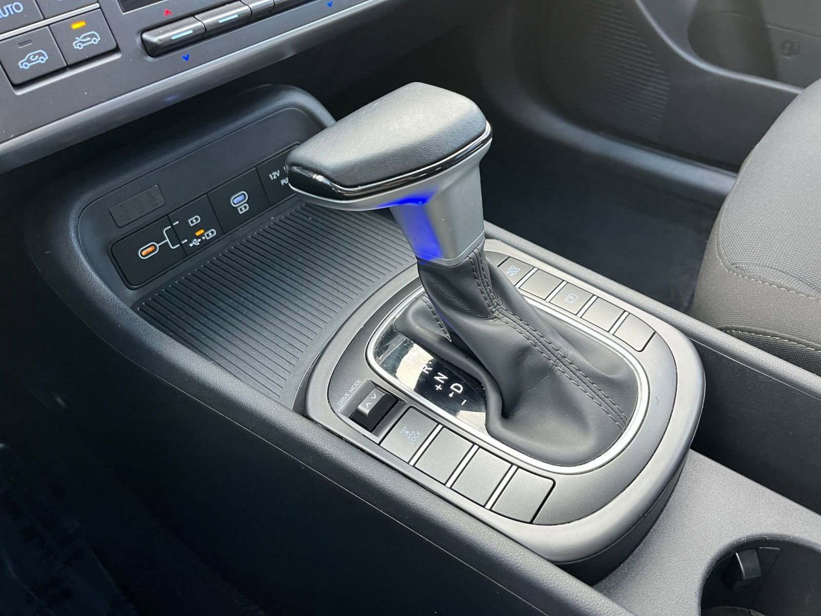 Used 2025 Hyundai Kona SEL image 41