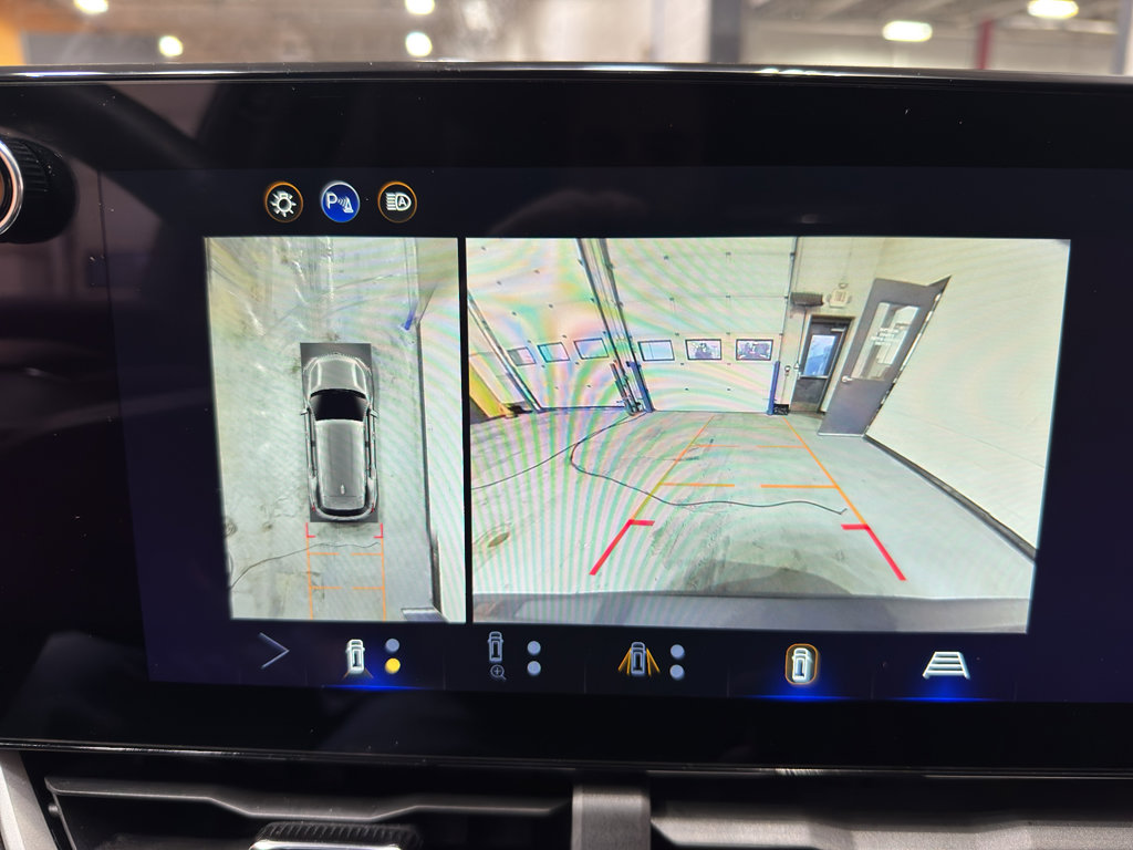 Used 2025 Chevrolet Equinox LT w/ Convenience Package II image 30