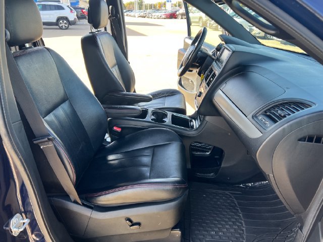 Used 2017 Dodge Grand Caravan GT FWD image 15