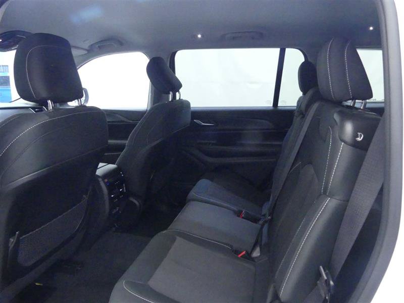 Used 2023 Jeep Grand Cherokee L Laredo w/ Luxury Tech Group I AWD/4WD image 22