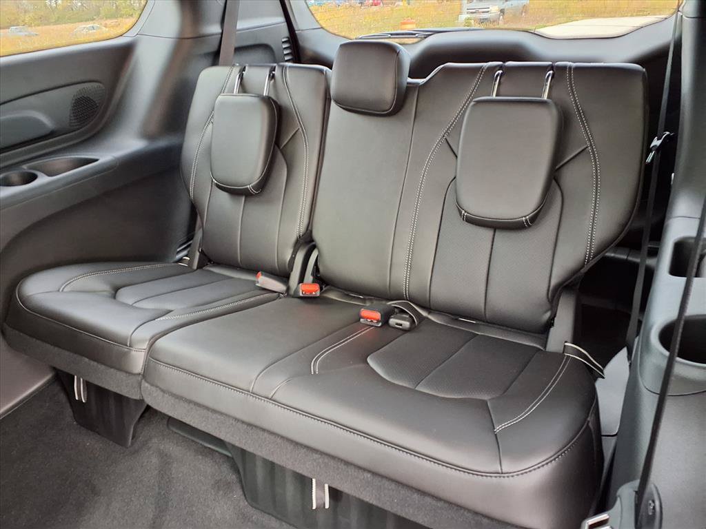 New 2026 Chrysler Pacifica Select FWD image 29