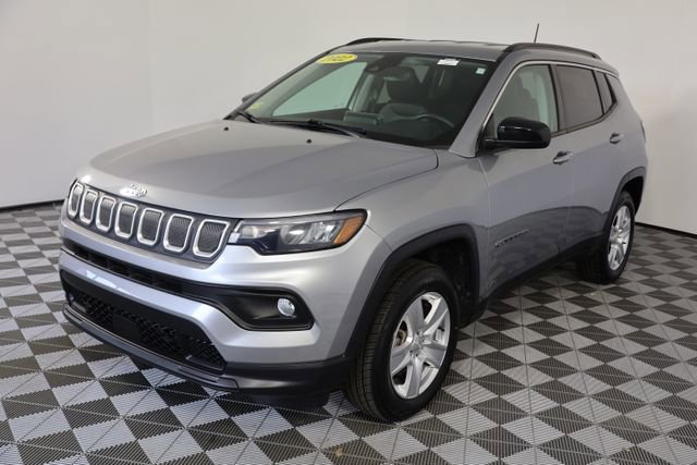 Used 2022 Jeep Compass Latitude w/ Convenience Group AWD/4WD image 4