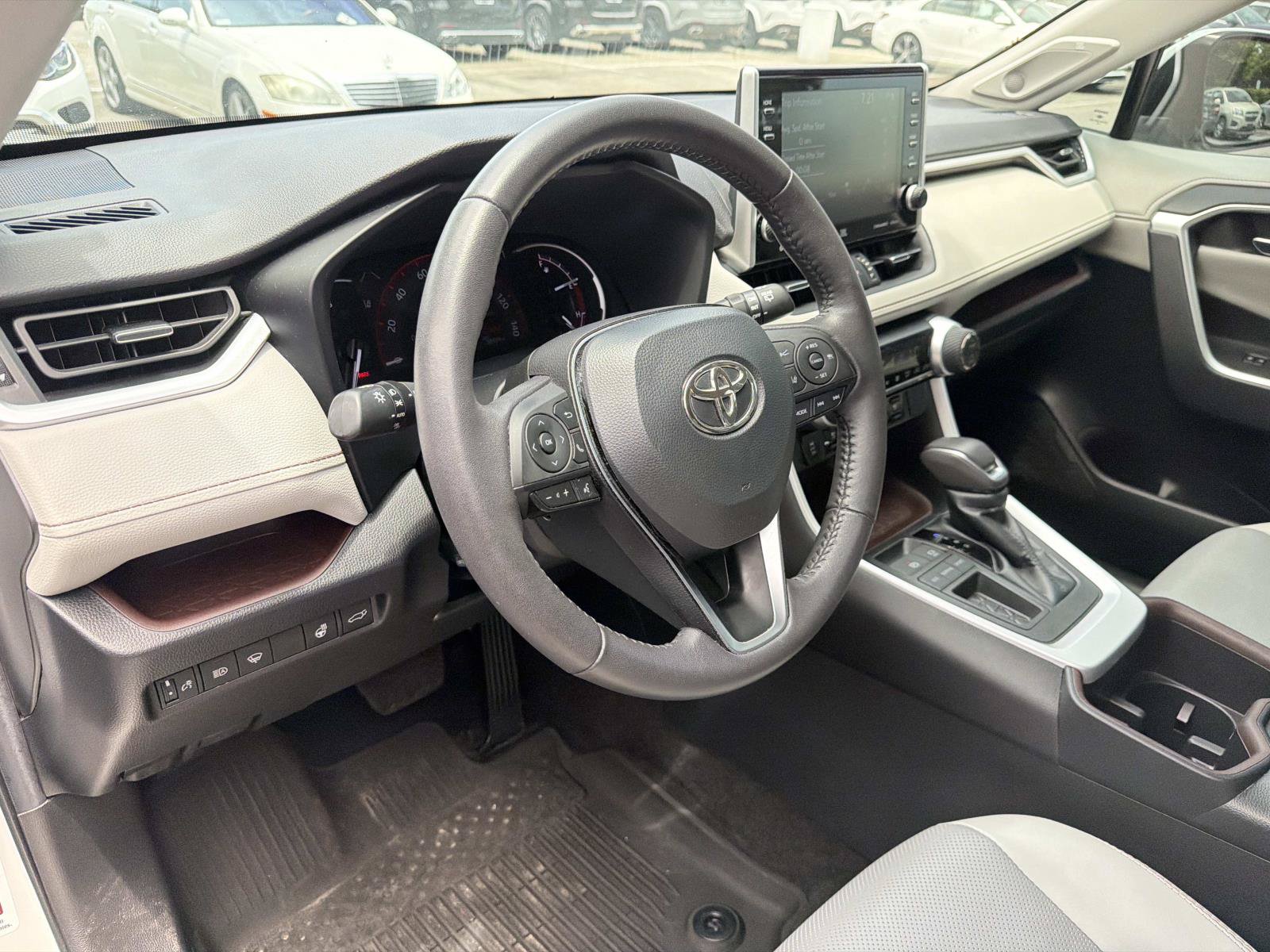 Used 2022 Toyota RAV4 Limited w/ Limited Grade Weather Package FWD image 19