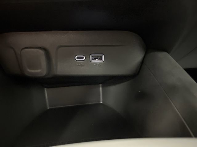 Used 2025 Chevrolet Trax RS w/ Sunroof Package image 22