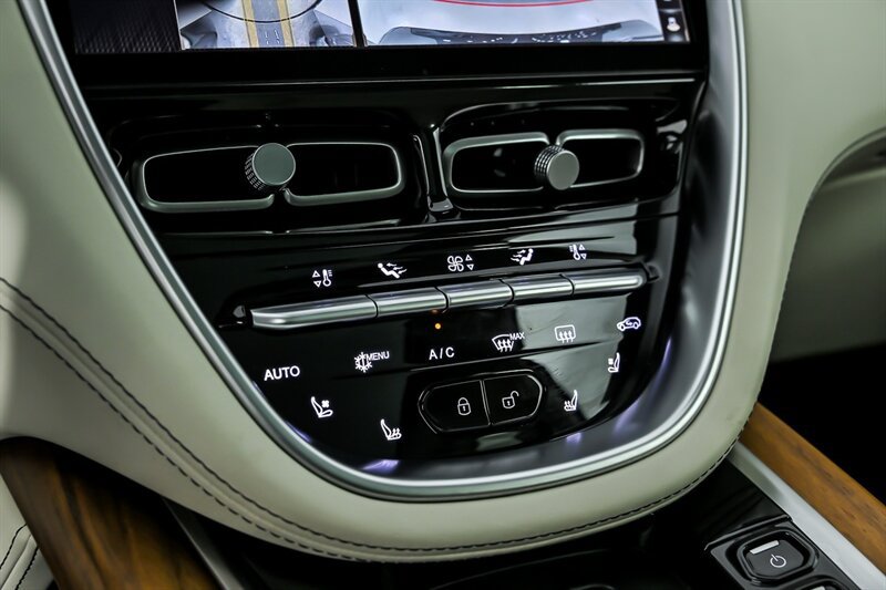 Used 2022 Aston Martin DBX AWD/4WD image 31