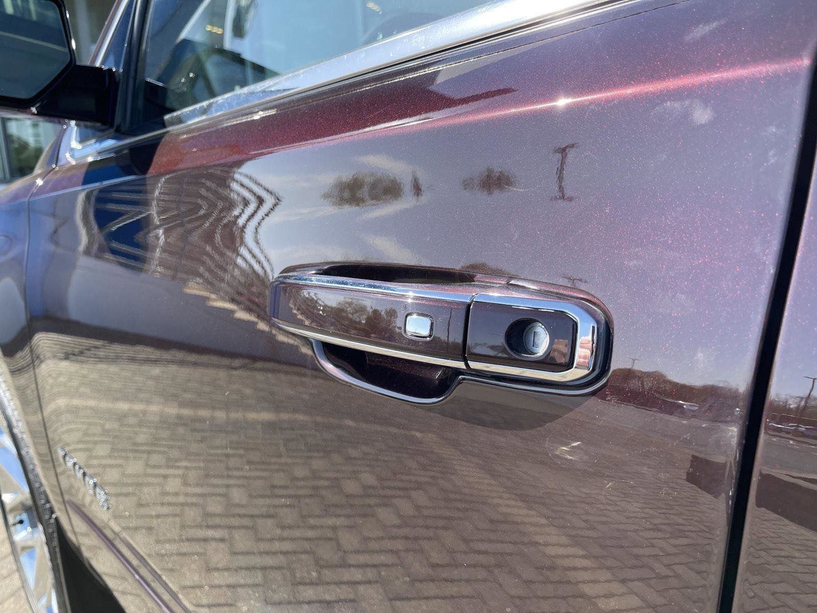 Used 2020 Chevrolet Tahoe Premier w/ Premier 6.2L Value Package image 11