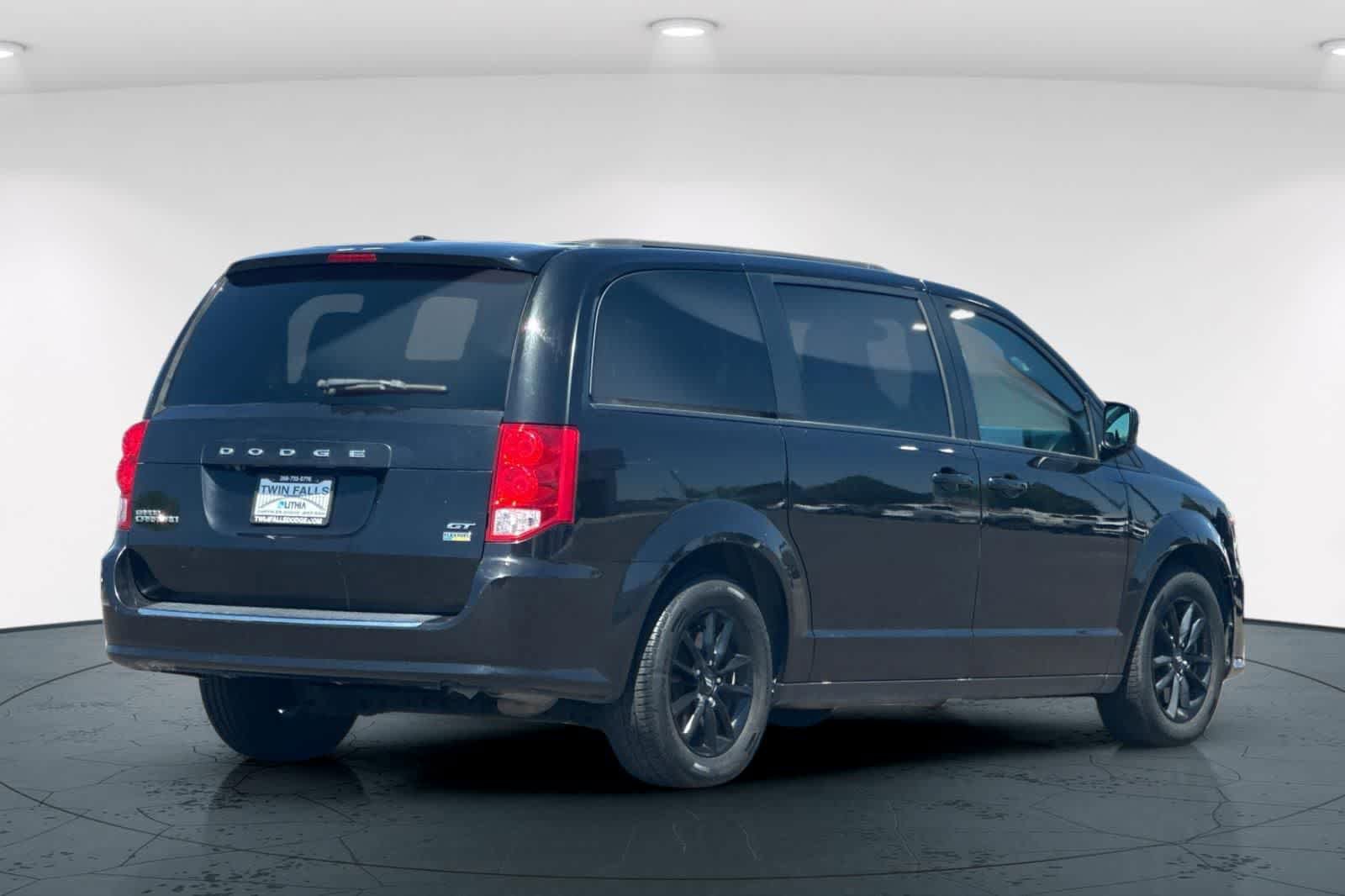 Used 2019 Dodge Grand Caravan GT FWD image 2