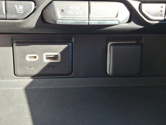 Used 2022 GMC Yukon SLT w/ SLT Luxury Package image 29