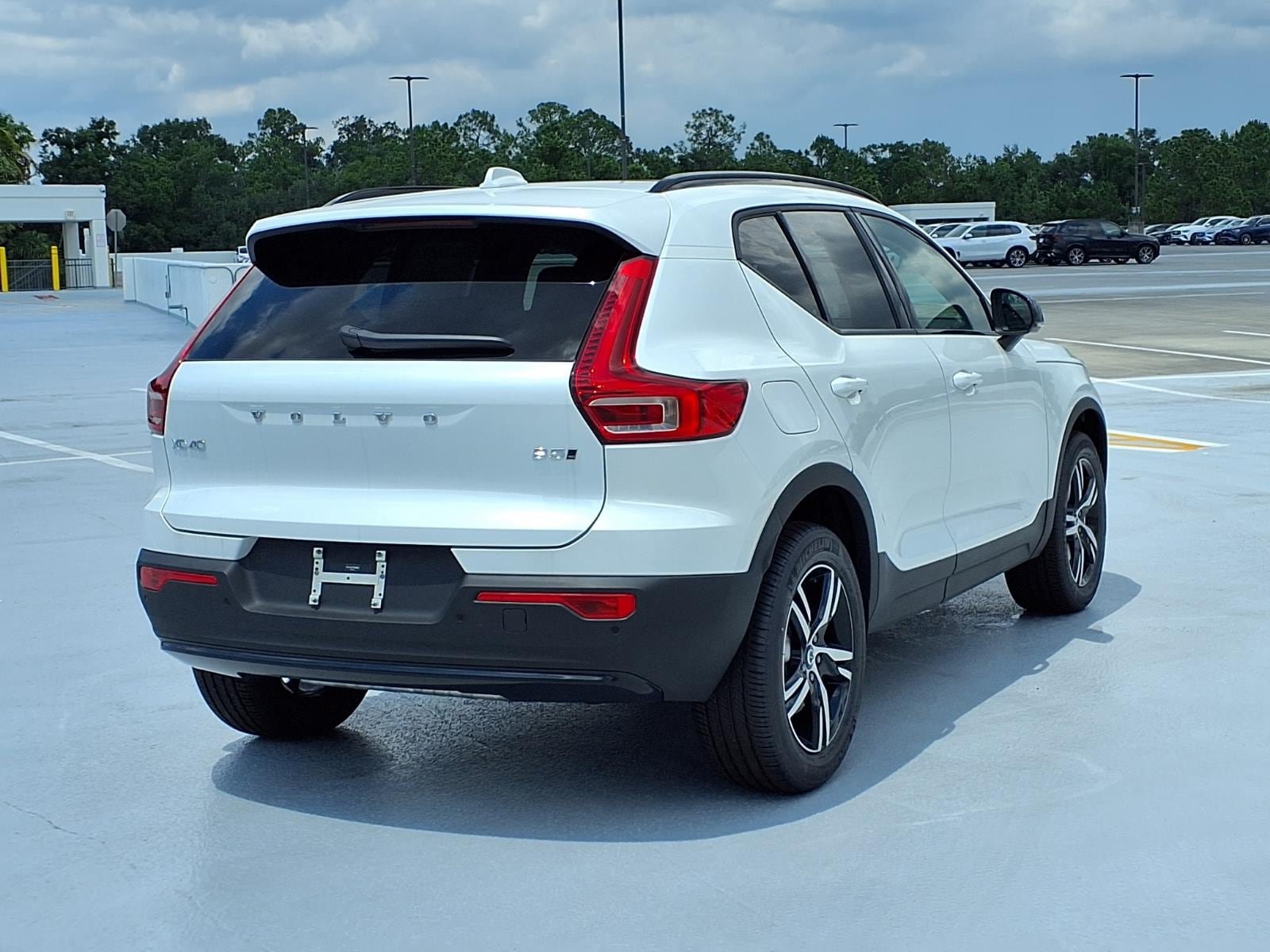 New 2026 Volvo XC40 B5 Core AWD/4WD image 7