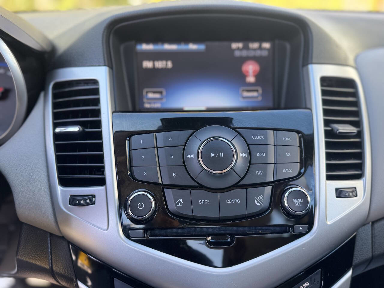 Used 2016 Chevrolet Cruze LT image 18