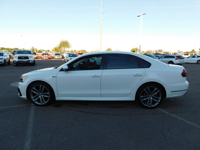 Used 2018 Volkswagen Passat 2.0T R-Line w/ R-Line Lighting Package FWD image 8