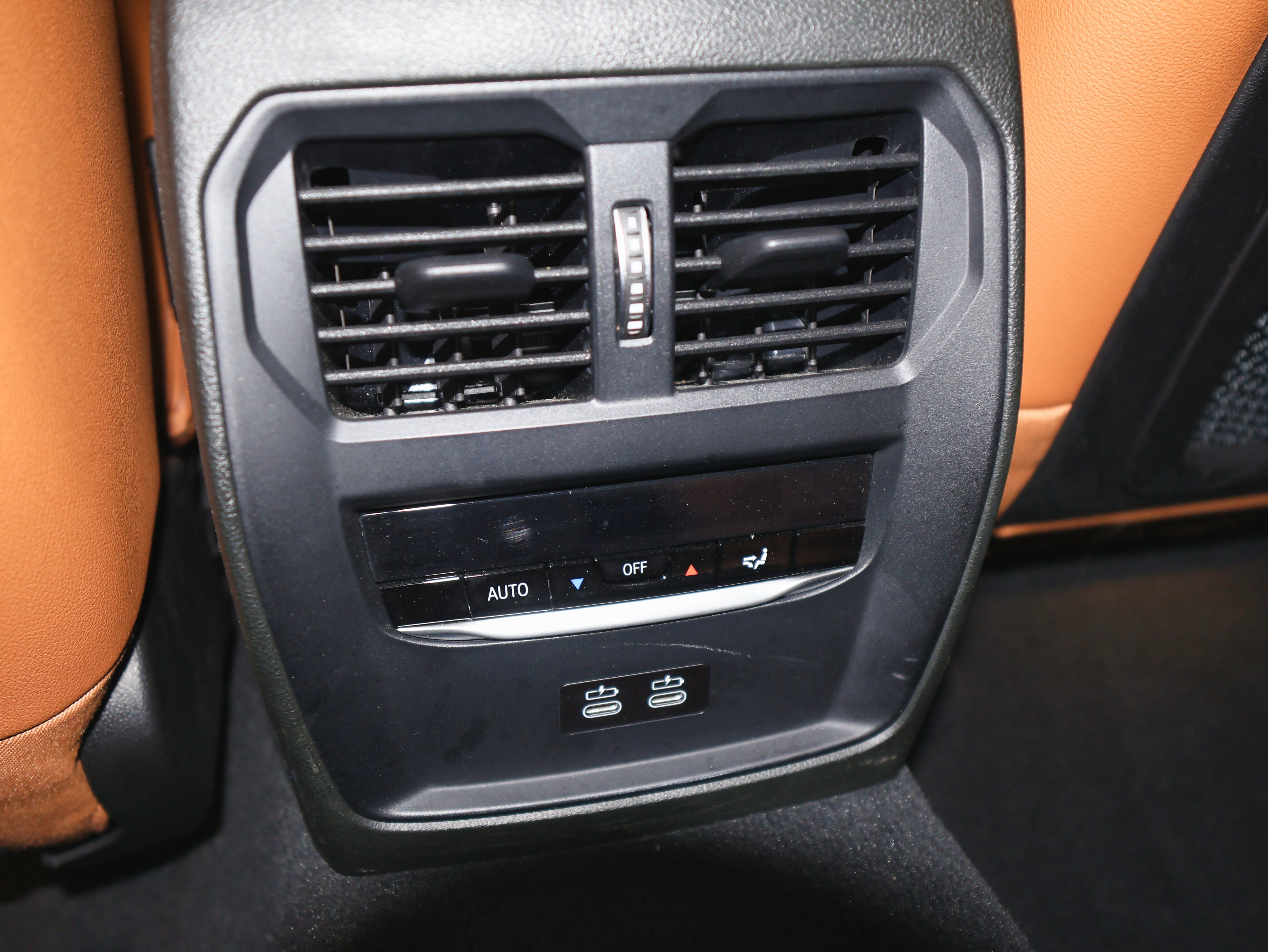 Used 2022 BMW 330e xDrive w/ M Sport Package image 22