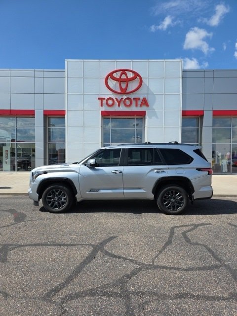 Used 2025 Toyota Sequoia Platinum image 2