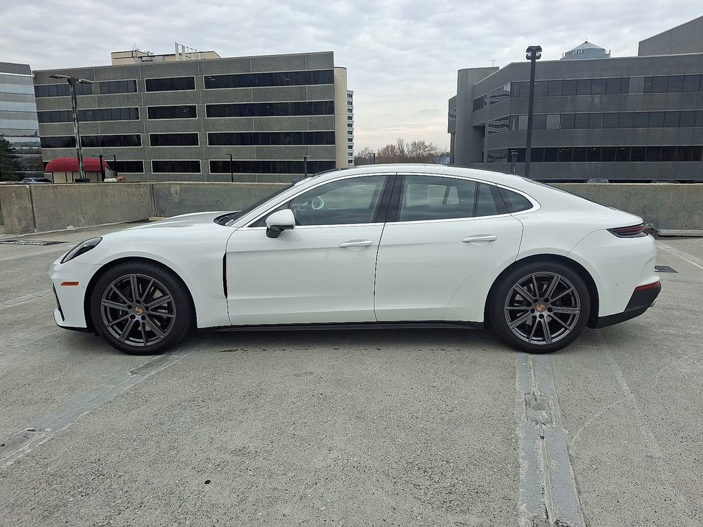 Used 2024 Porsche Panamera image 2