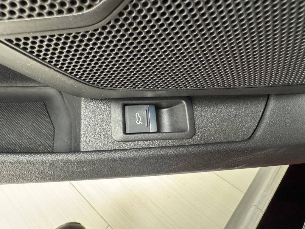 Used 2022 Audi e-tron GT Premium Plus w/ Performance Package image 28