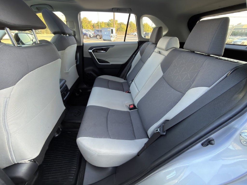 Used 2019 Toyota RAV4 XLE w/ Convenience Package FWD image 27