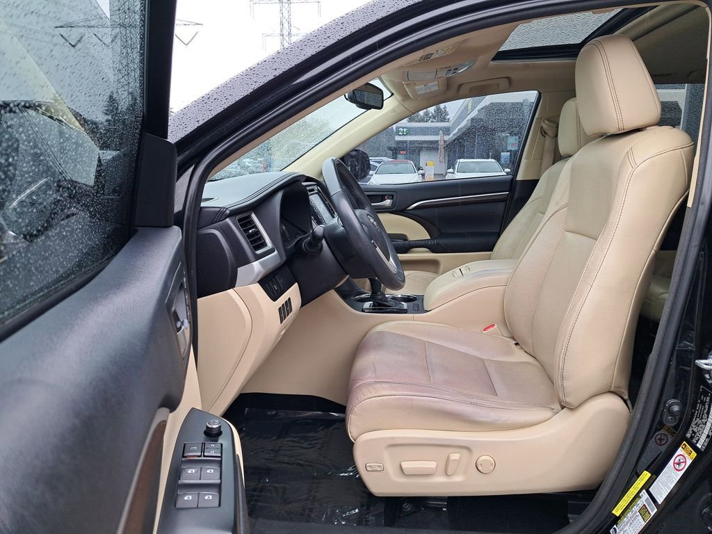 Used 2016 Toyota Highlander Limited AWD/4WD image 11