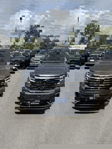 Certified 2022 Volkswagen Atlas SEL Premium image 2