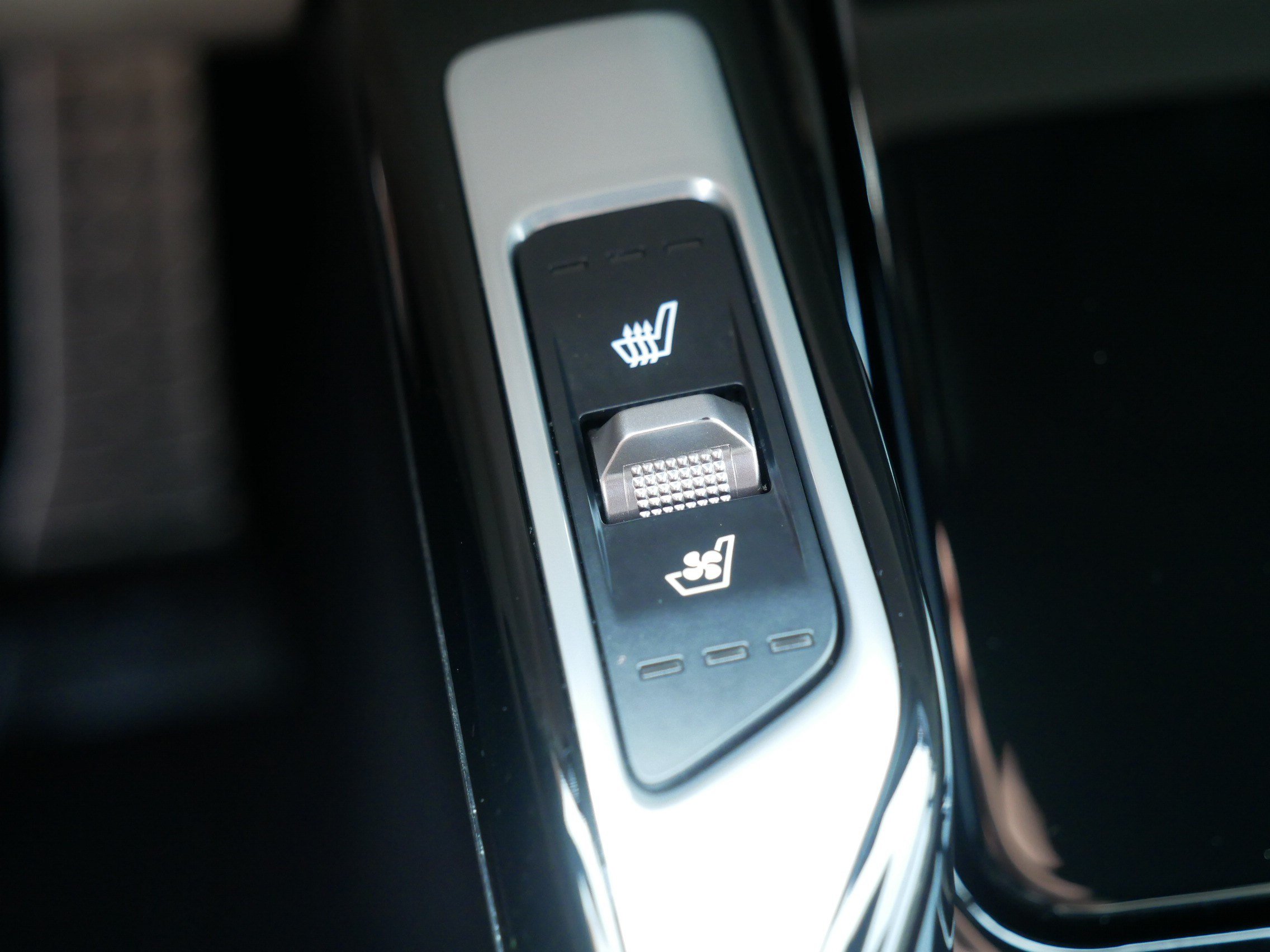 Certified 2025 Kia Sorento SX Prestige AWD/4WD image 32