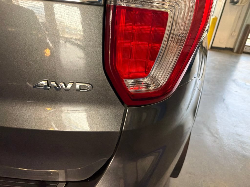 Used 2018 Ford Explorer XLT w/ Equipment Group 202A AWD/4WD image 7