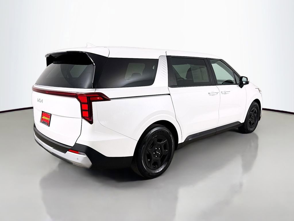 Used 2025 Kia Carnival image 8