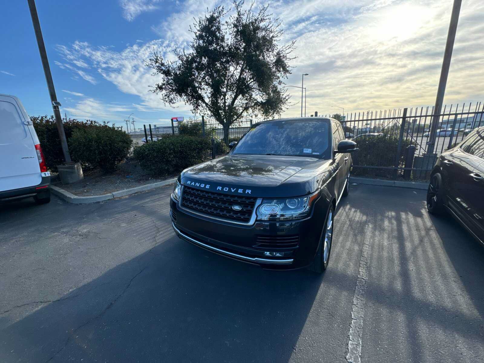 Used 2016 Land Rover Range Rover Supercharged AWD/4WD image 2