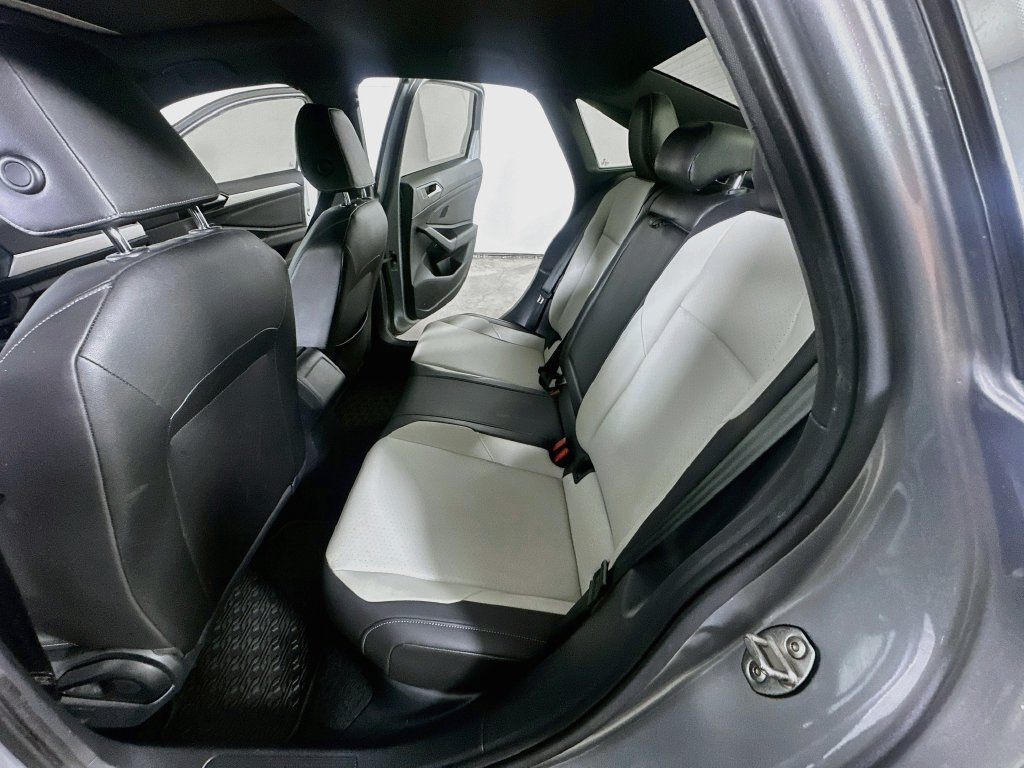 Used 2020 Volkswagen Jetta R-Line FWD image 16