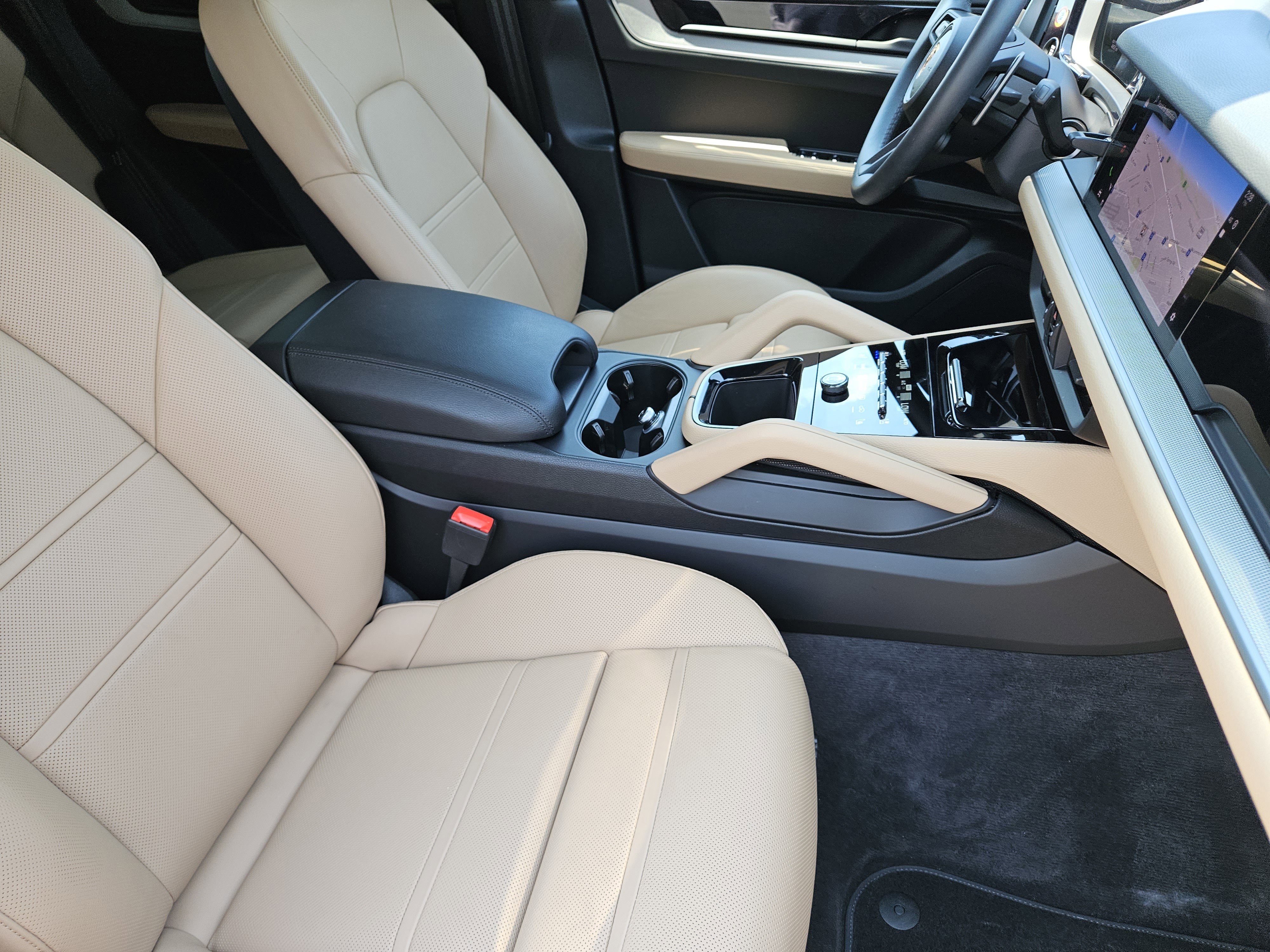 Certified 2025 Porsche Cayenne Coupe image 21