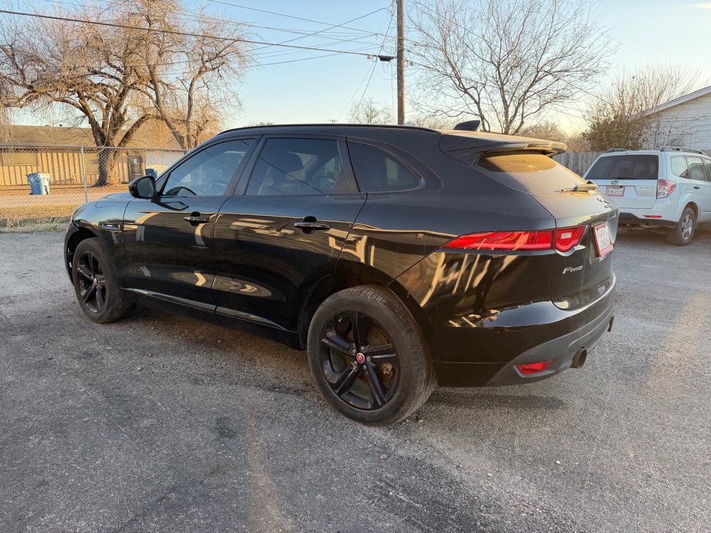 Used 2017 Jaguar F-PACE R-Sport image 17