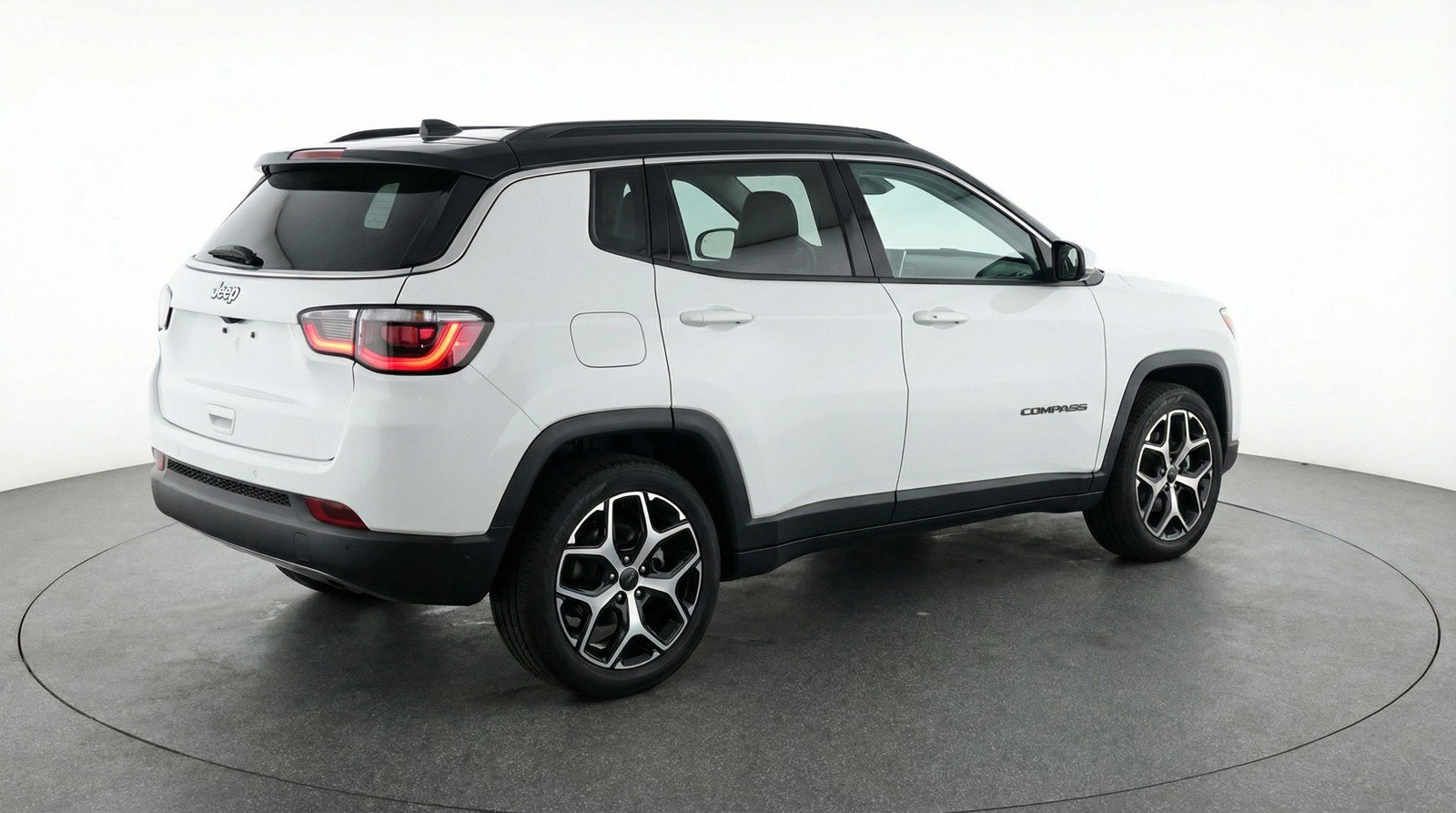 Used 2025 Jeep Compass Limited image 9