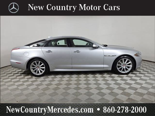 Used 2018 Jaguar XJ R-Sport image 12