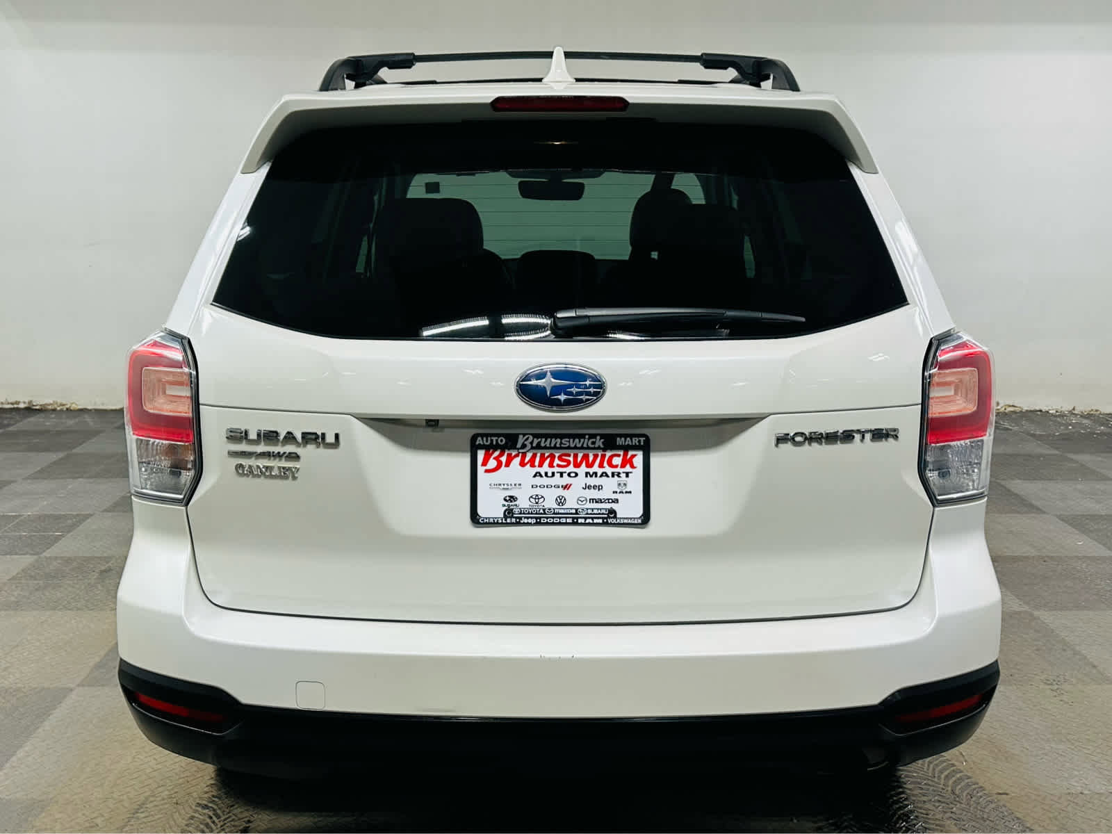 Used 2018 Subaru Forester 2.5i Premium w/ All-Weather Package image 5