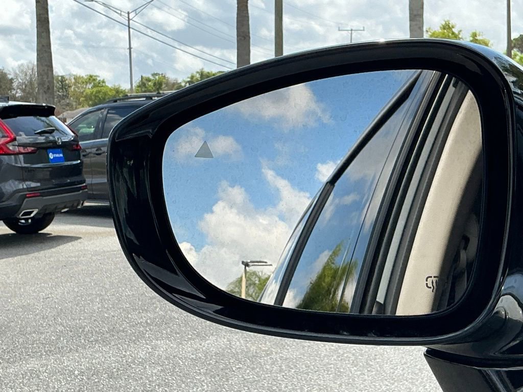 Used 2024 Chrysler Pacifica Limited image 40